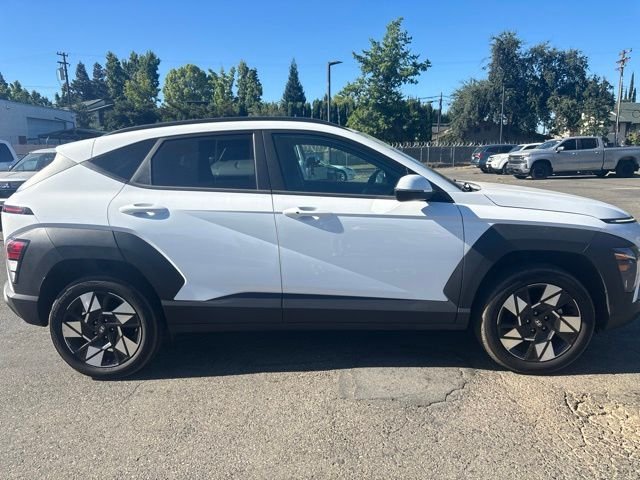 Used 2025 White Hyundai SEL image 3