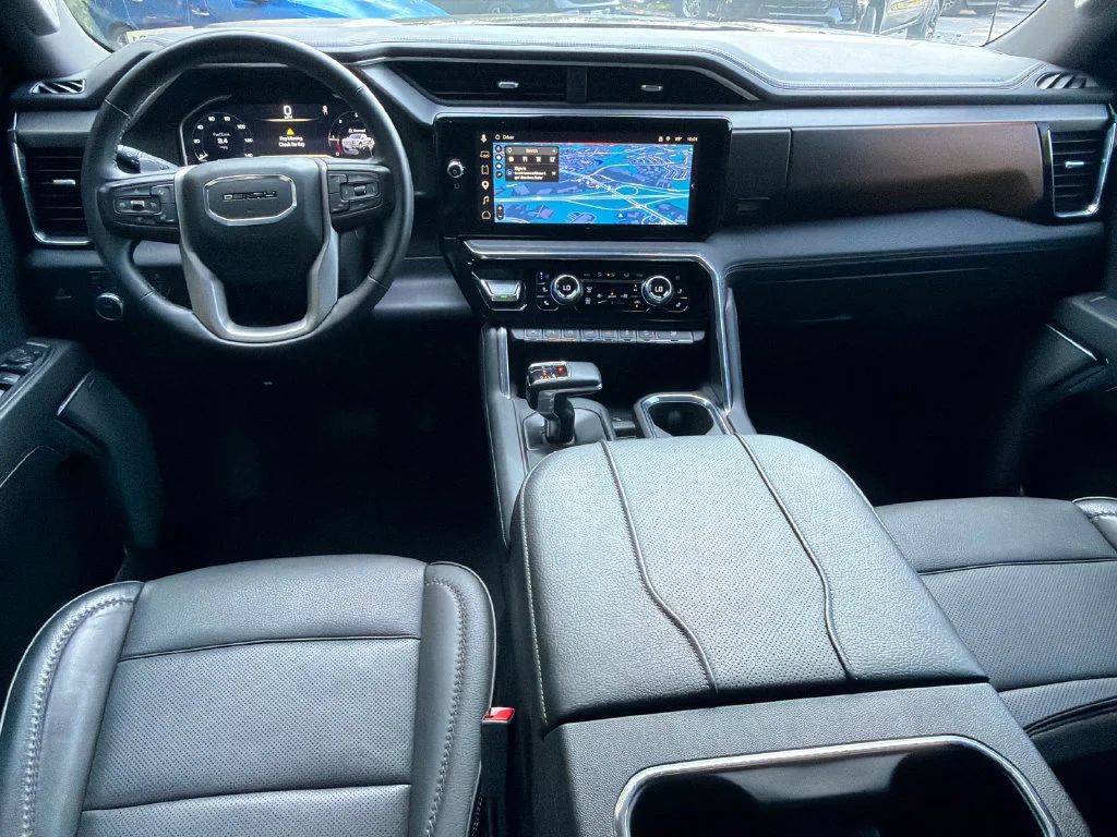Used 2023 Silver GMC Denali image 22