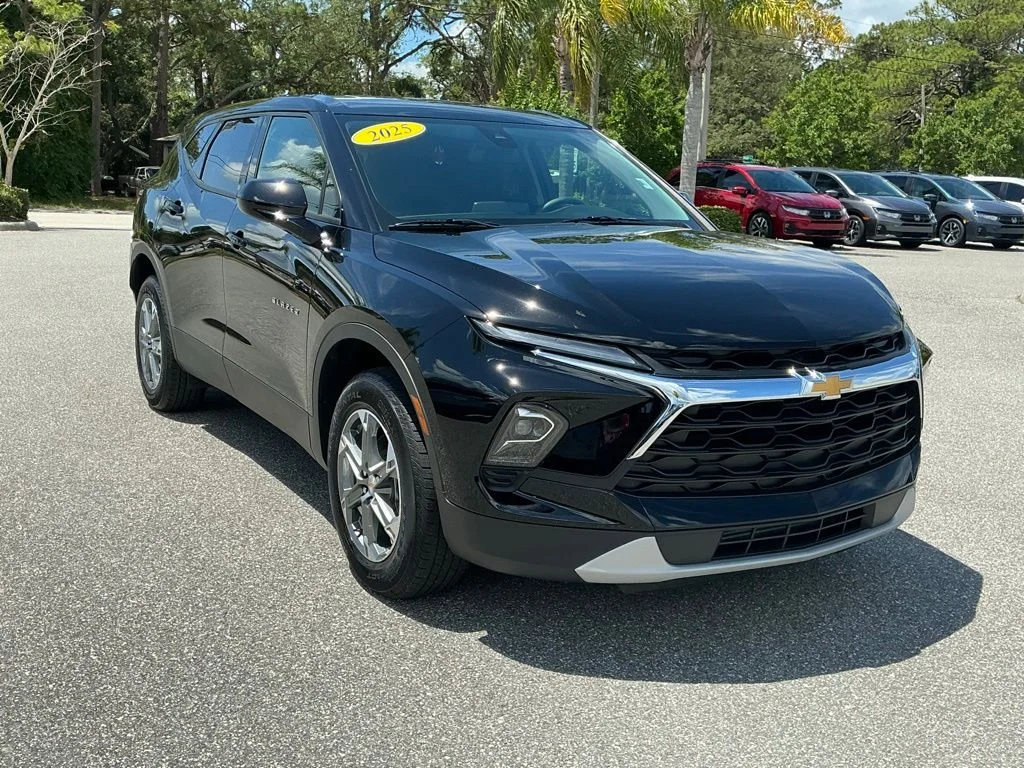 Used 2025 Black Chevrolet LT image 13