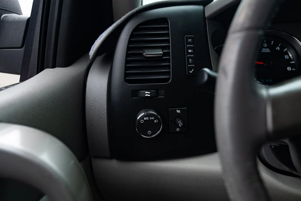 Used 2008 White GMC SLE1 image 13