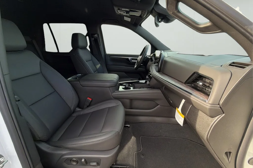 New 2026 Summit White Chevrolet Z71 image 15