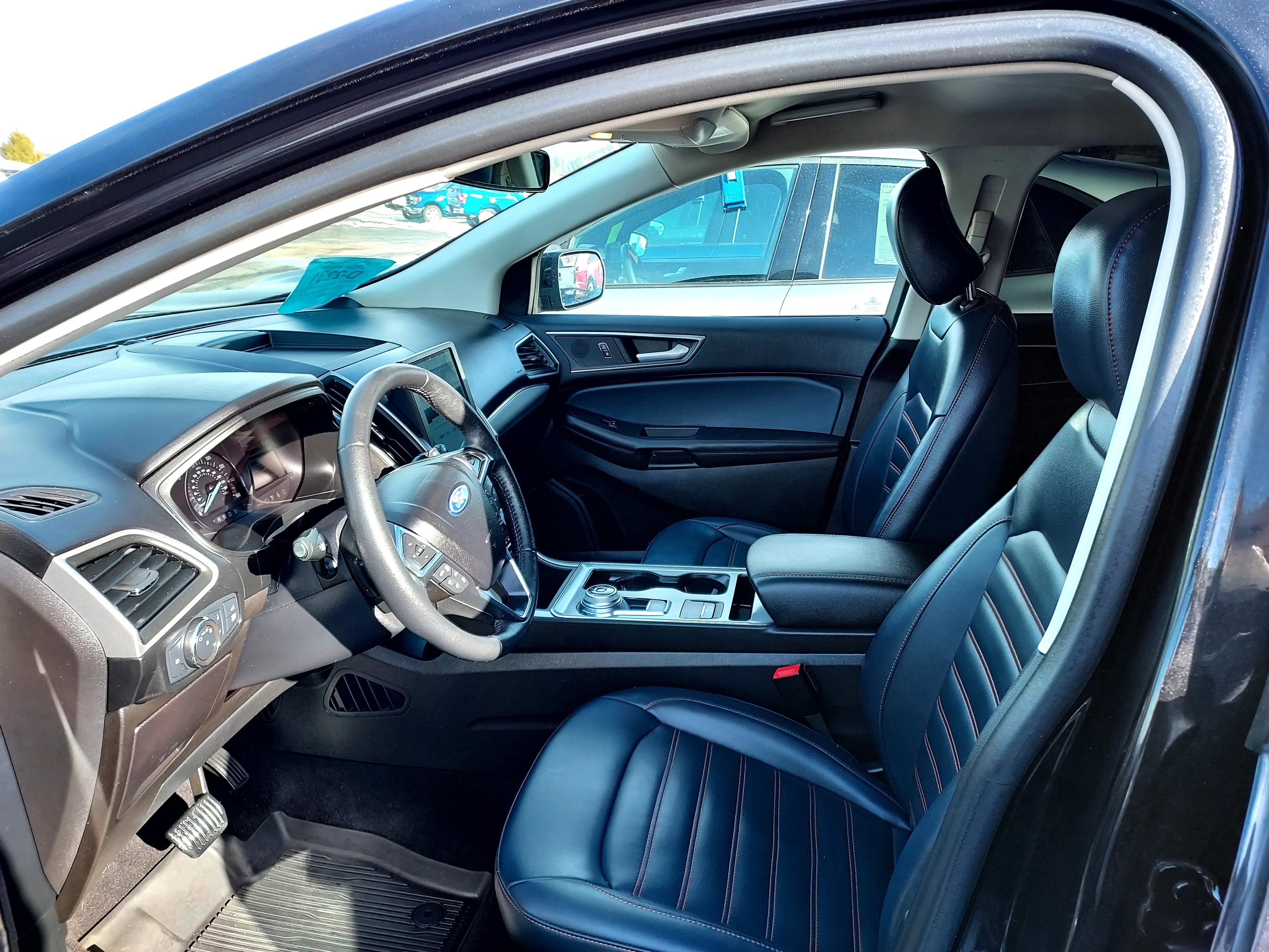 Used 2022 Black Ford SEL image 12