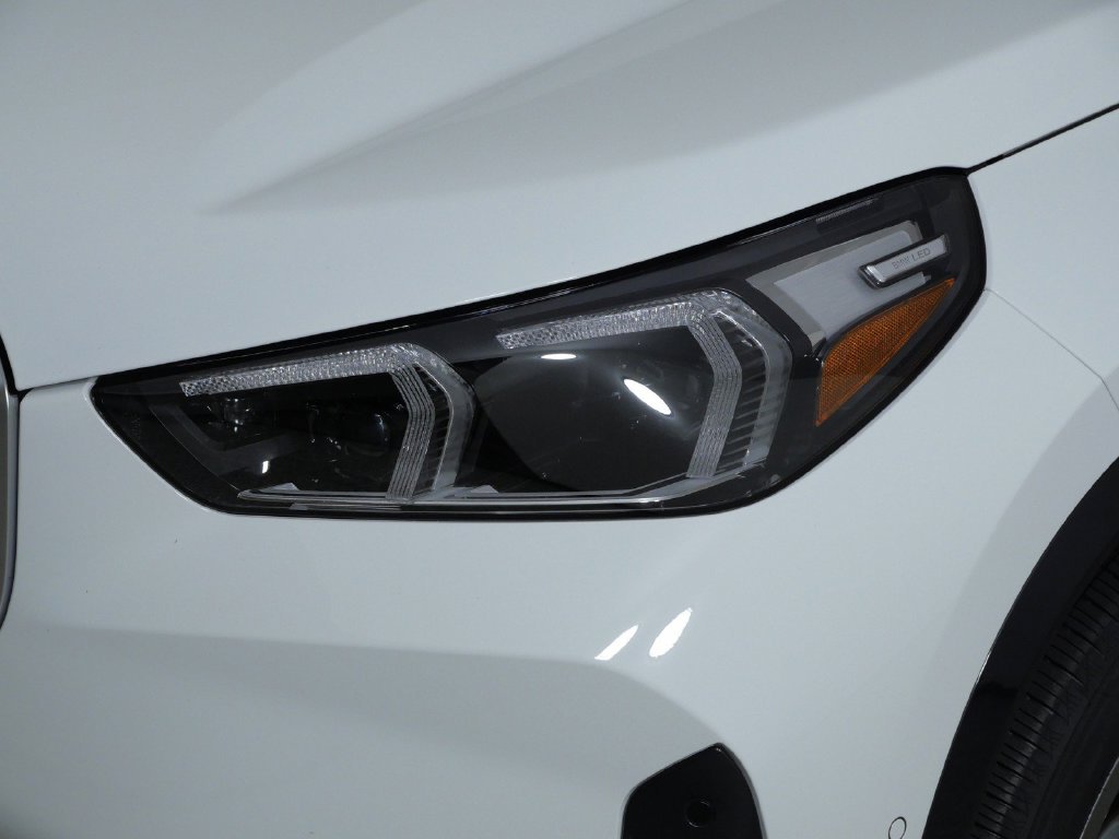 New 2027 Alpine White BMW xDrive28i image 3