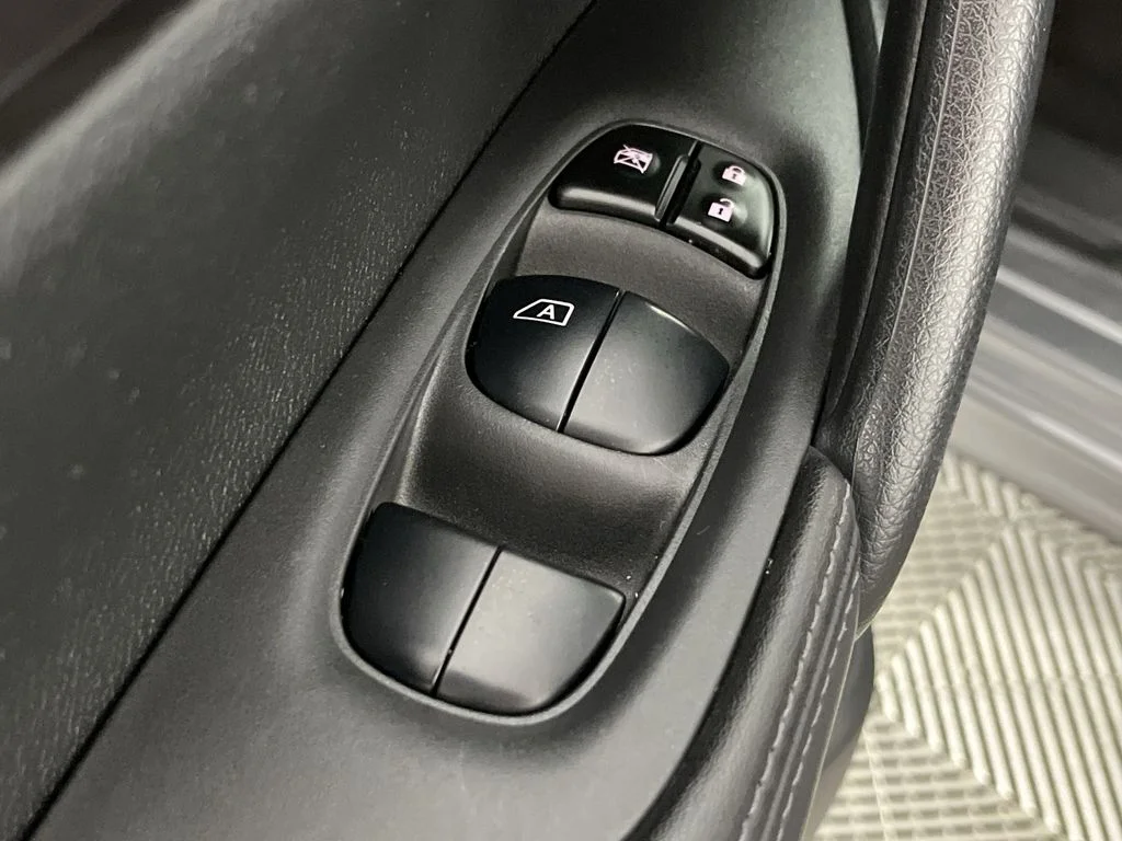 Used 2022 Gray Nissan S image 17