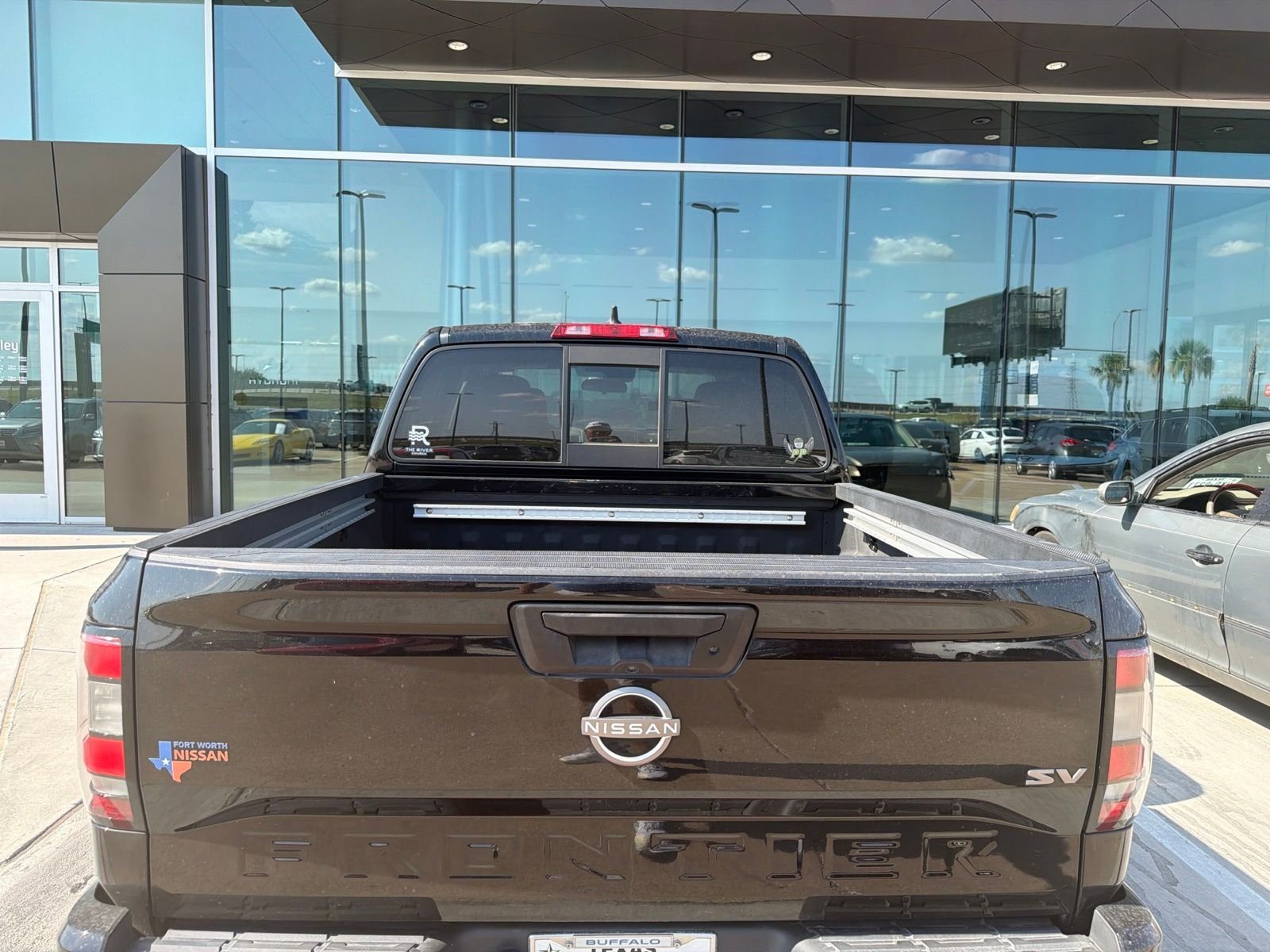 Used 2022 Super Black Nissan SV image 5