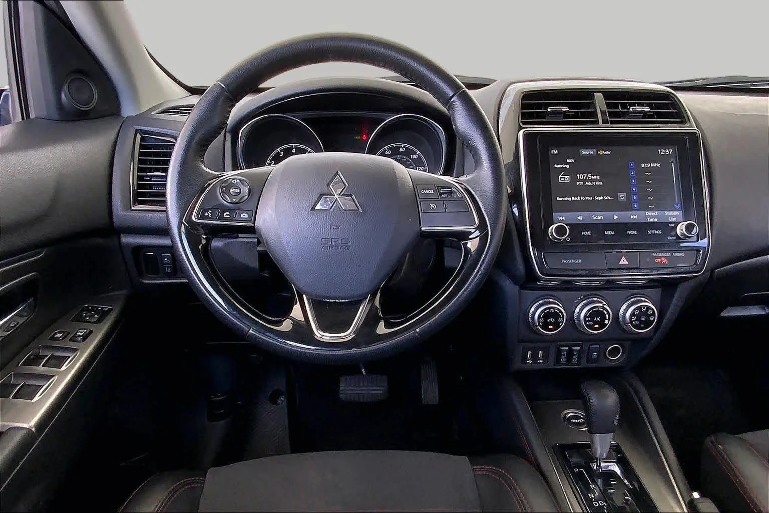Used 2024 Labrador Black Pearl Mitsubishi SE image 6