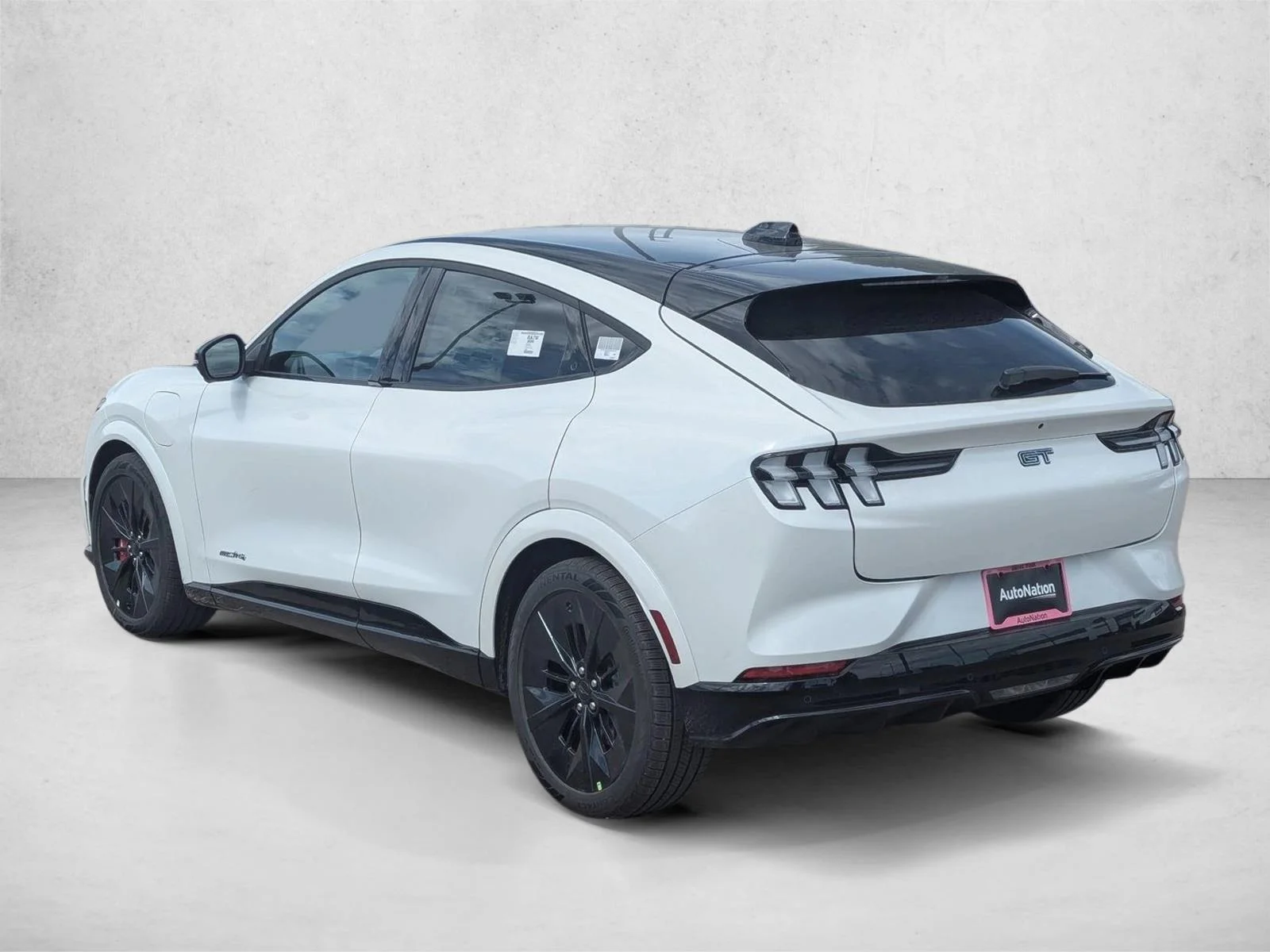 2025 Ford Mustang Mach-E GT - Photo 10