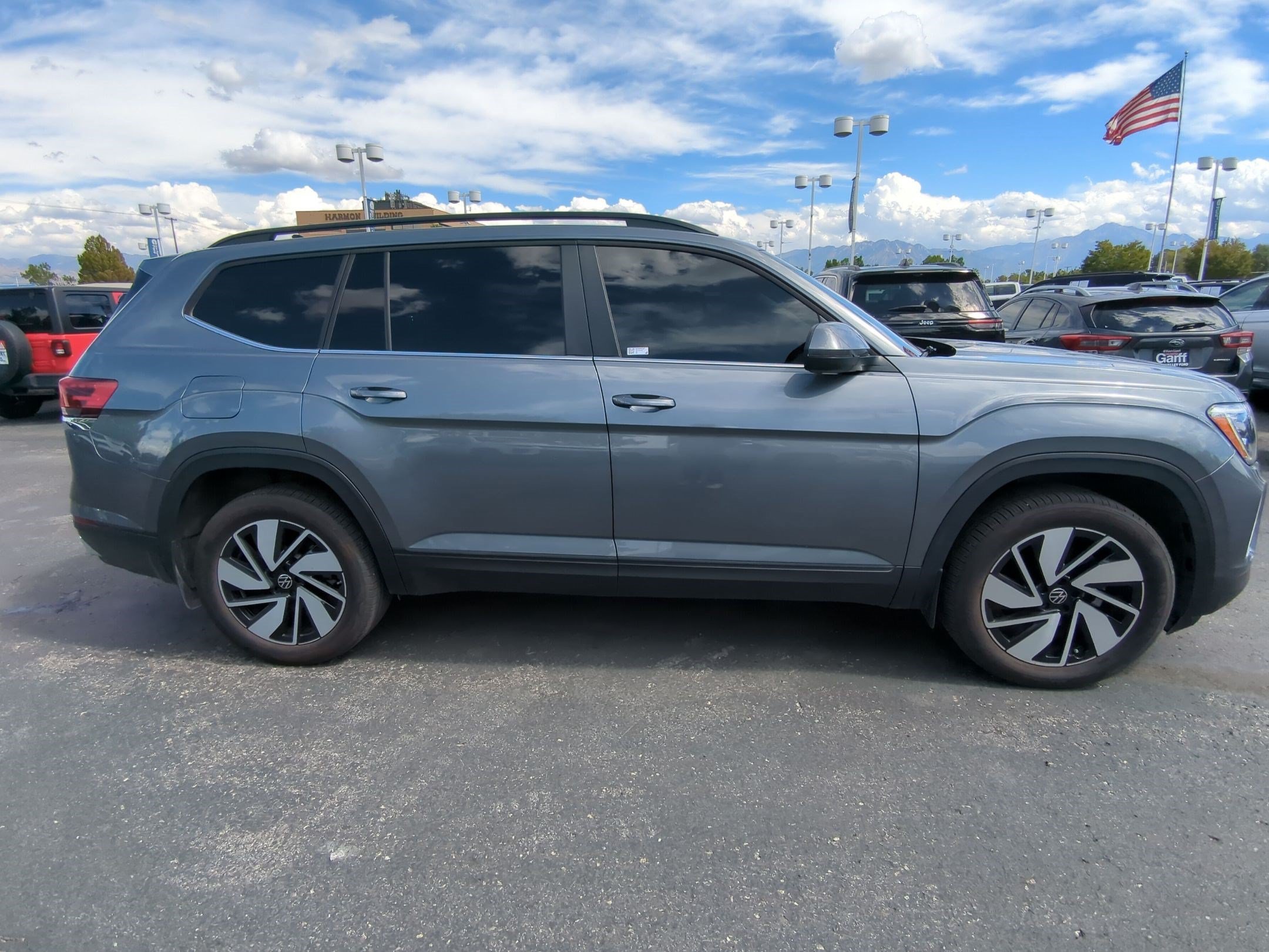 Used 2025 Platinum Gray Metallic Volkswagen 2.0T SE w/Technology image 2