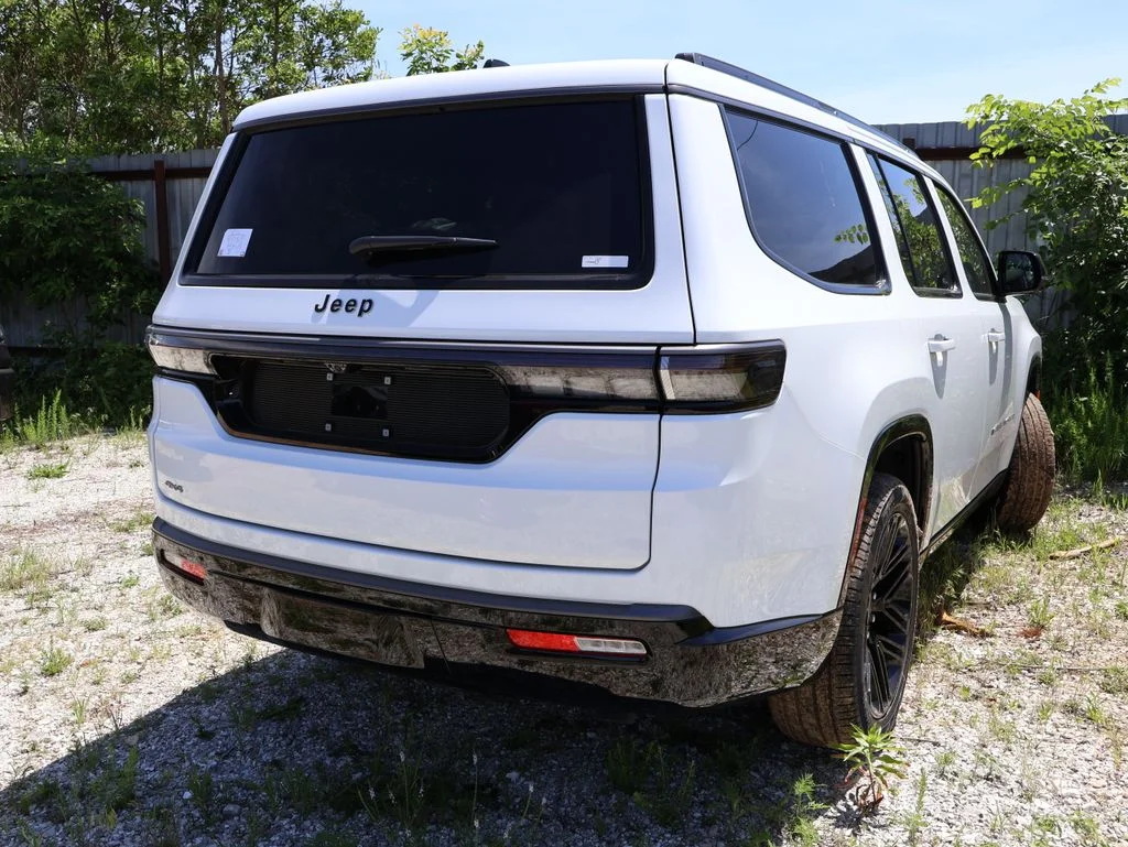 New 2026 Bright White Clear-Coat Exterior Paint Jeep Limited Reserve image 6