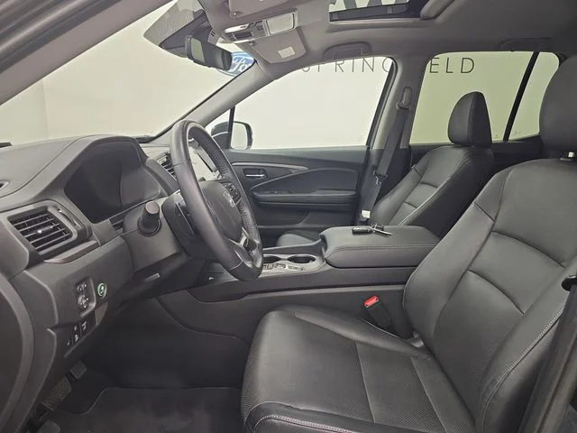 Used 2025 Crystal Black Pearl Honda RTL image 20