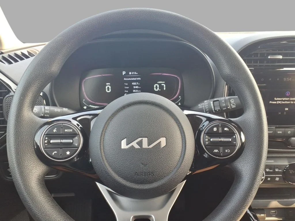 Used 2023 White Kia S image 27