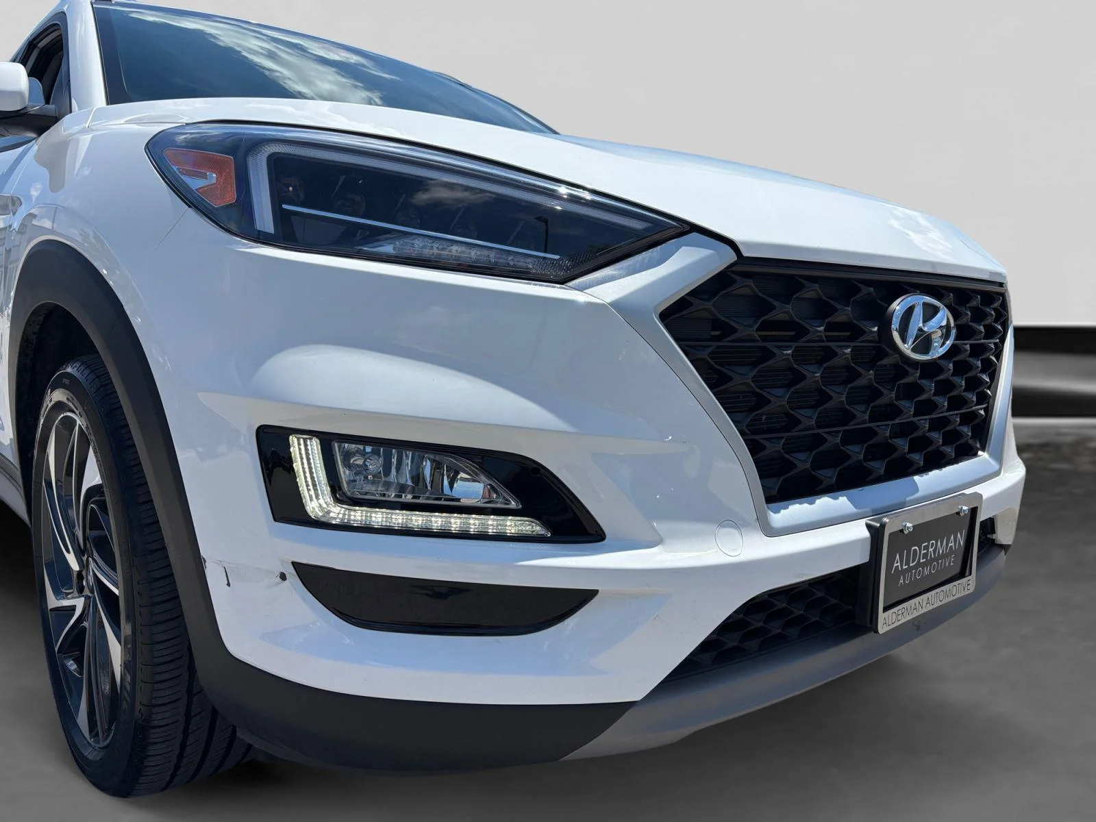 Used 2019 Dazzling White Hyundai Sport image 59