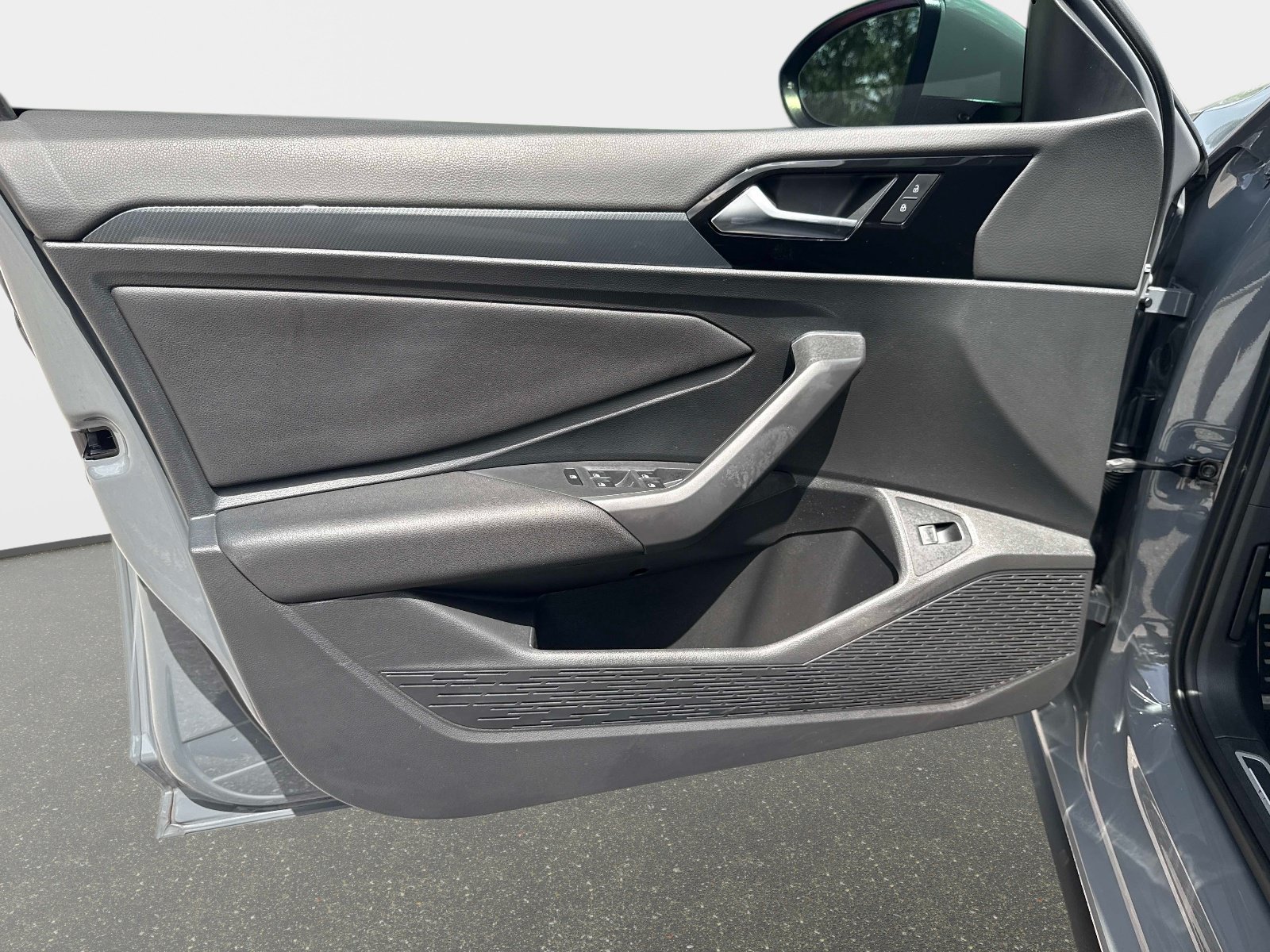 Used 2019 Platinum Gray Metallic Volkswagen R-Line image 15