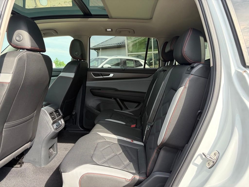 New 2026 Opal White Pearl Volkswagen 2.0T Peak Edition image 23