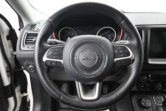 Used 2018 White Clearcoat Jeep Trailhawk image 13