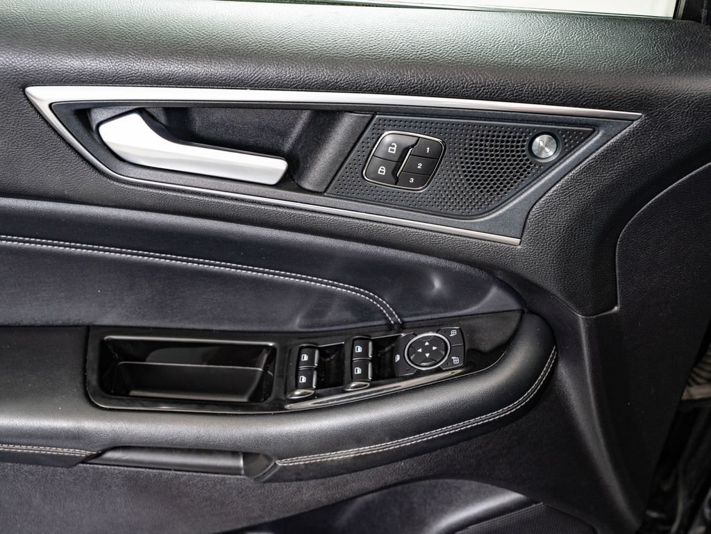 Used 2019 Agate Black Metallic Ford Titanium image 25