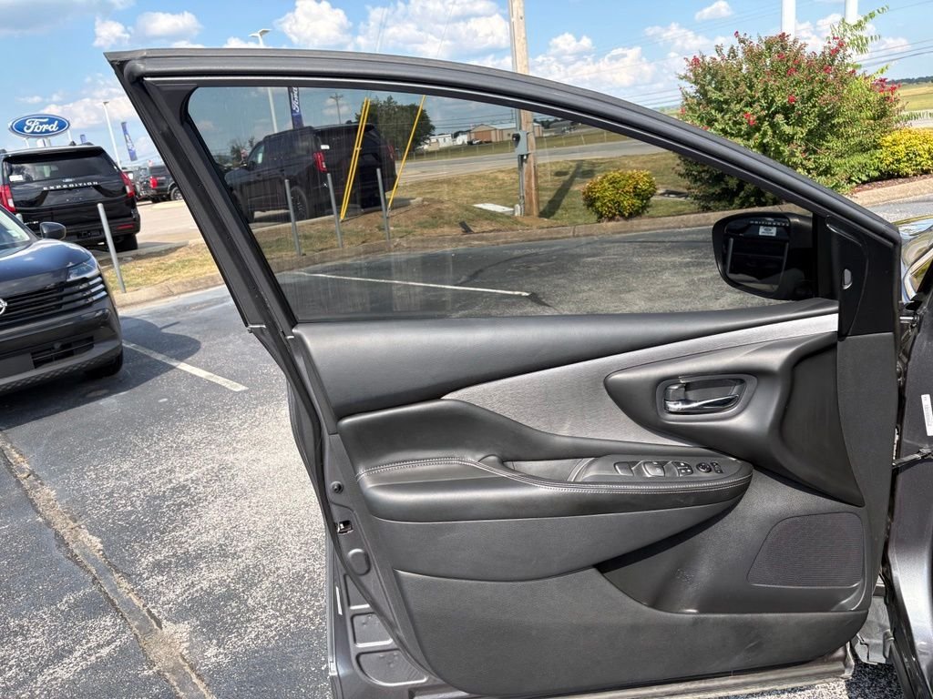 Used 2020 Gray Nissan SV image 17