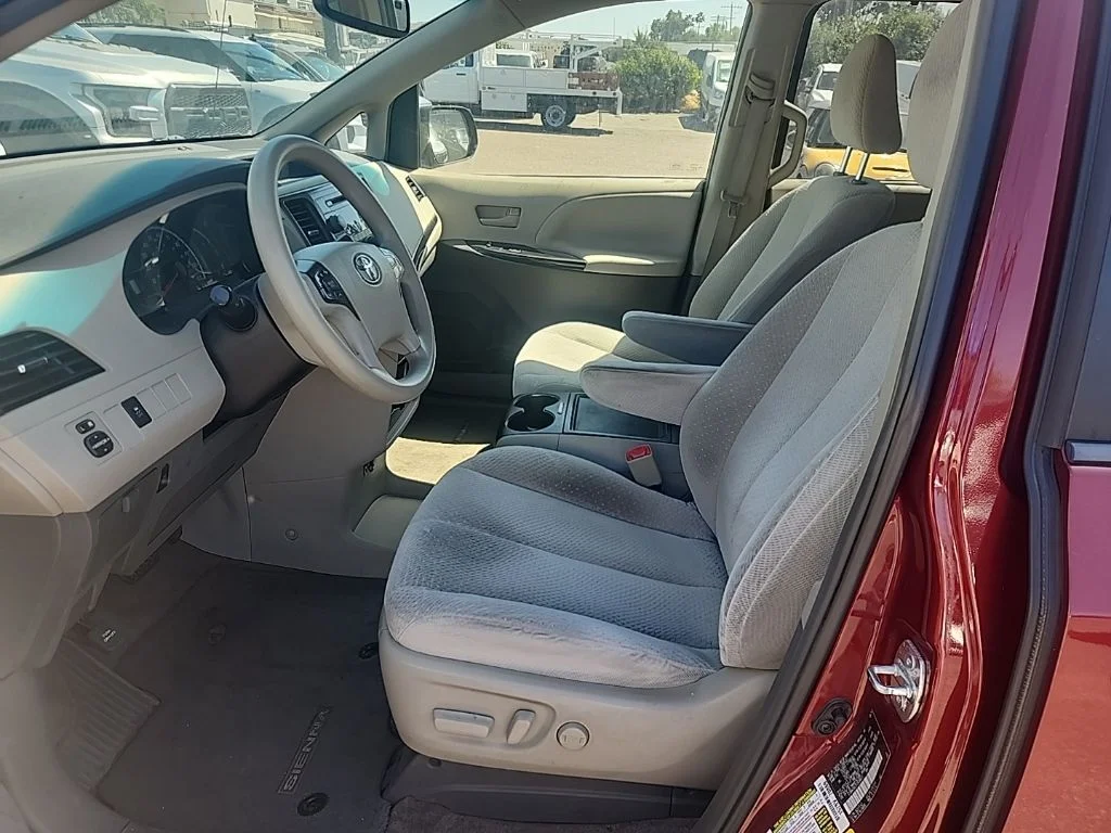 Used 2014 Red Toyota LE image 18