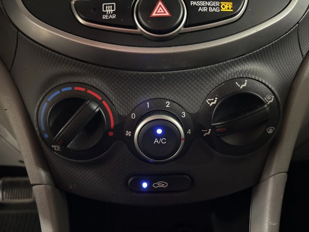 Used 2016 White Hyundai SE image 17