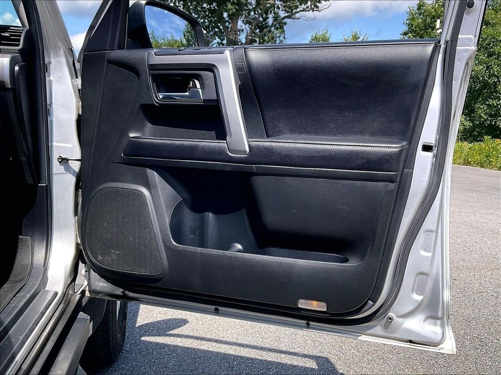 Used 2017 Classic Silver Metallic Toyota SR5 image 11