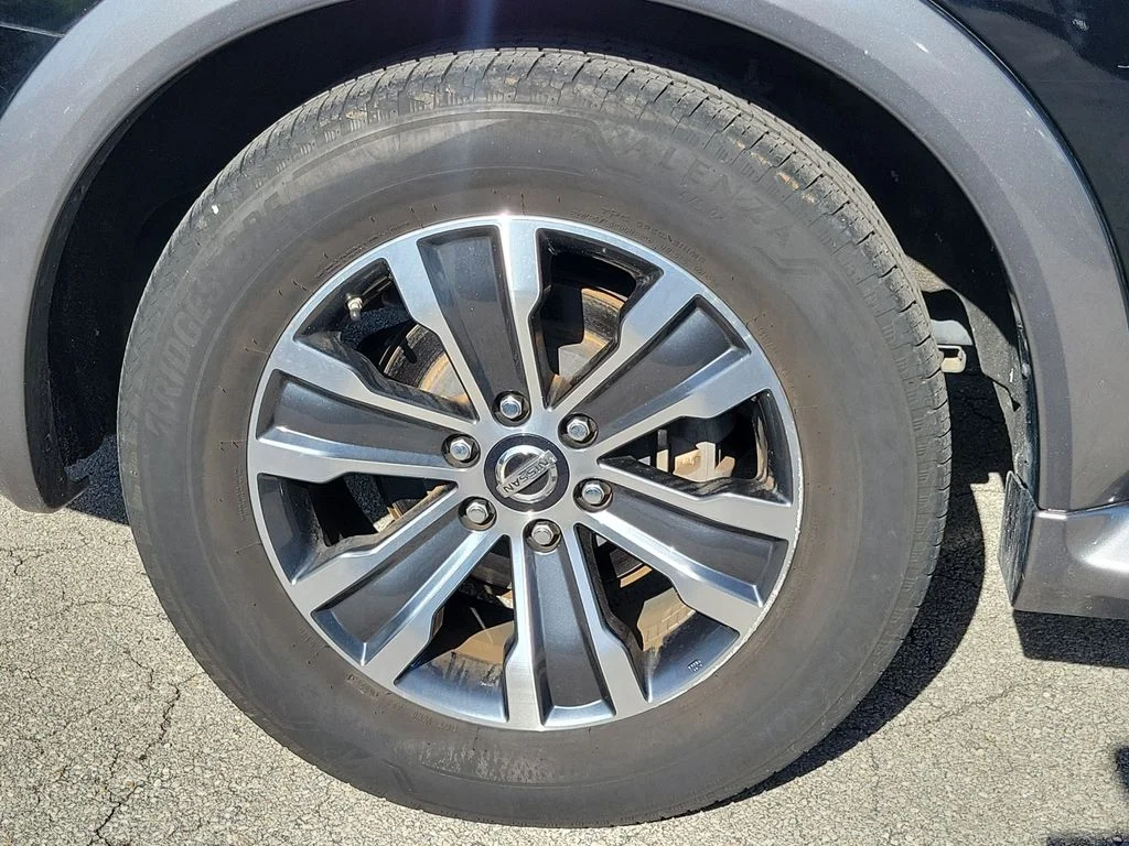 Used 2018 Black Nissan SL image 9