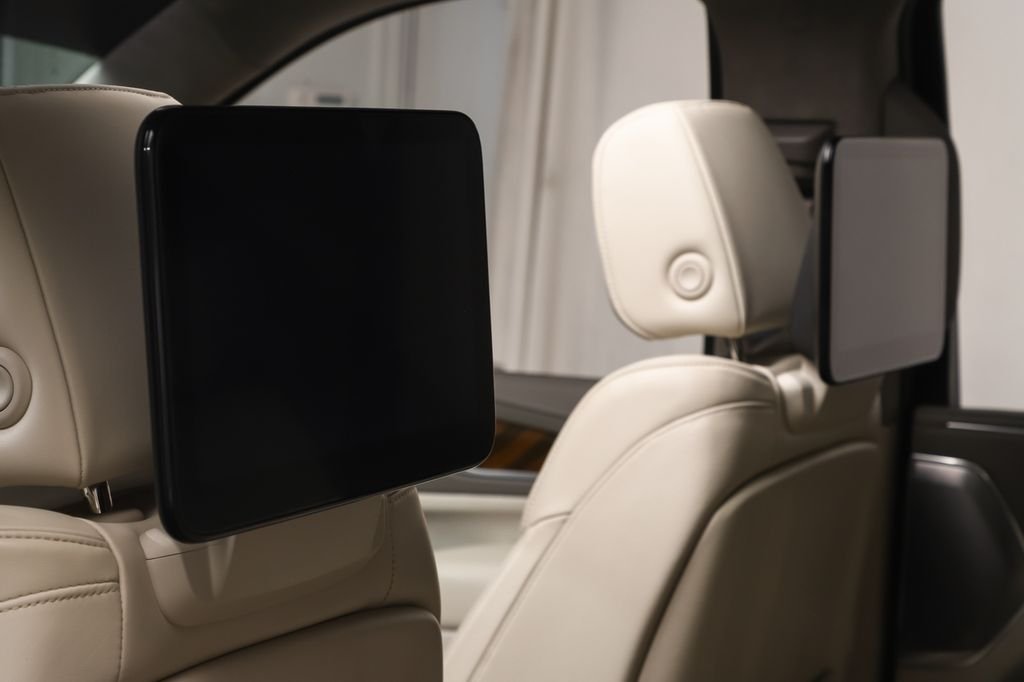 Used 2022 Gray Cadillac Premium Luxury Platinum image 11