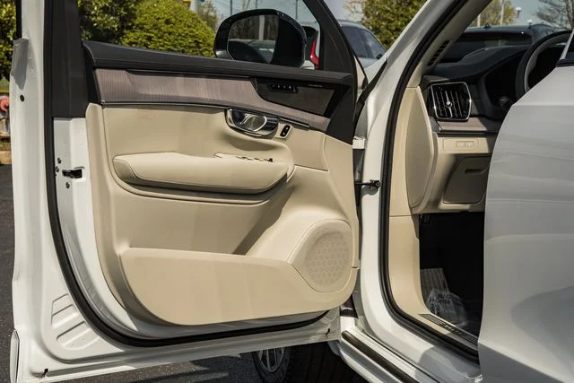 New 2026 Crystal White Volvo T8 Ultra image 40