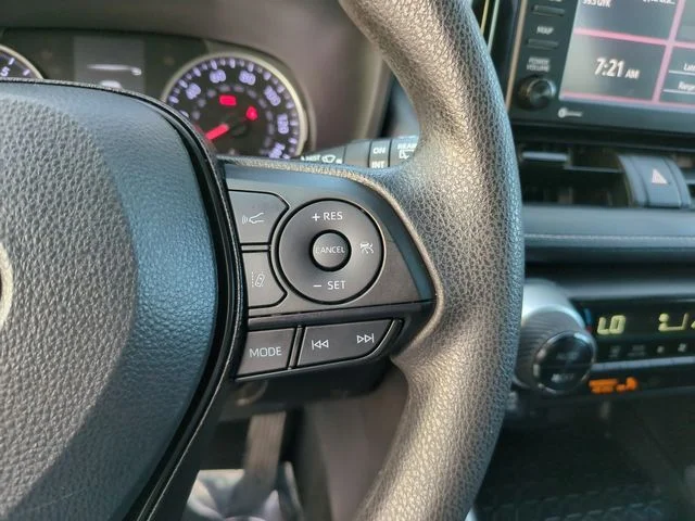 Used 2022 White Toyota XLE image 30