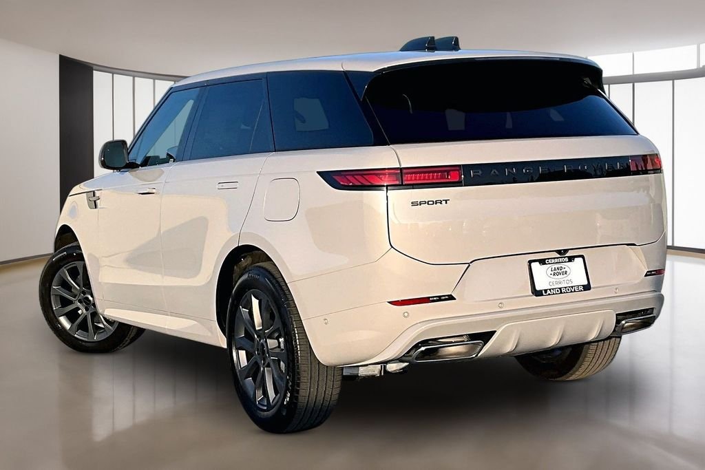 New 2026 BORASCO GREY Land Rover Dynamic SE image 3