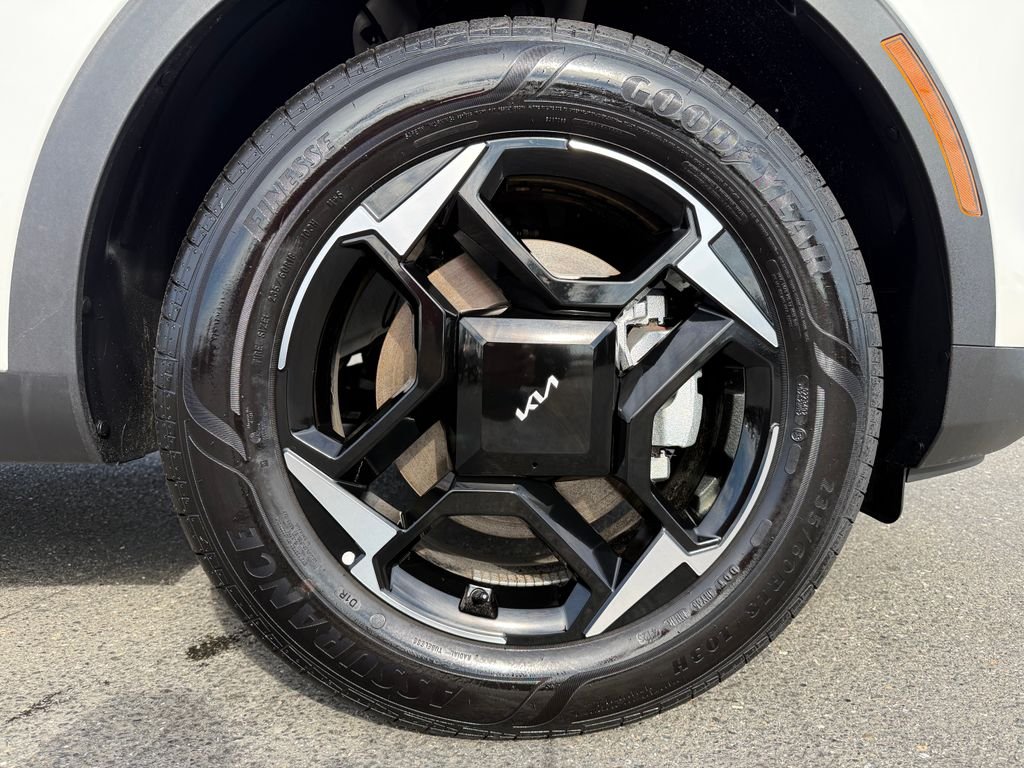 New 2026 Snow White Pearl Kia EX image 9