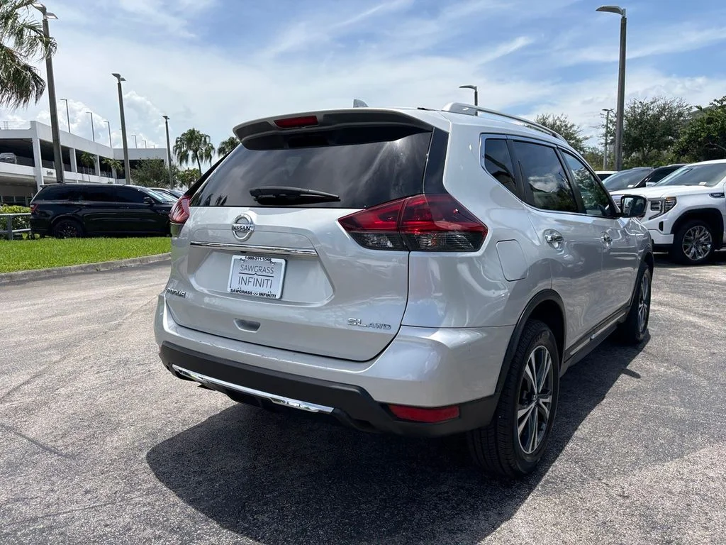 Used 2018 Silver Nissan SL image 7