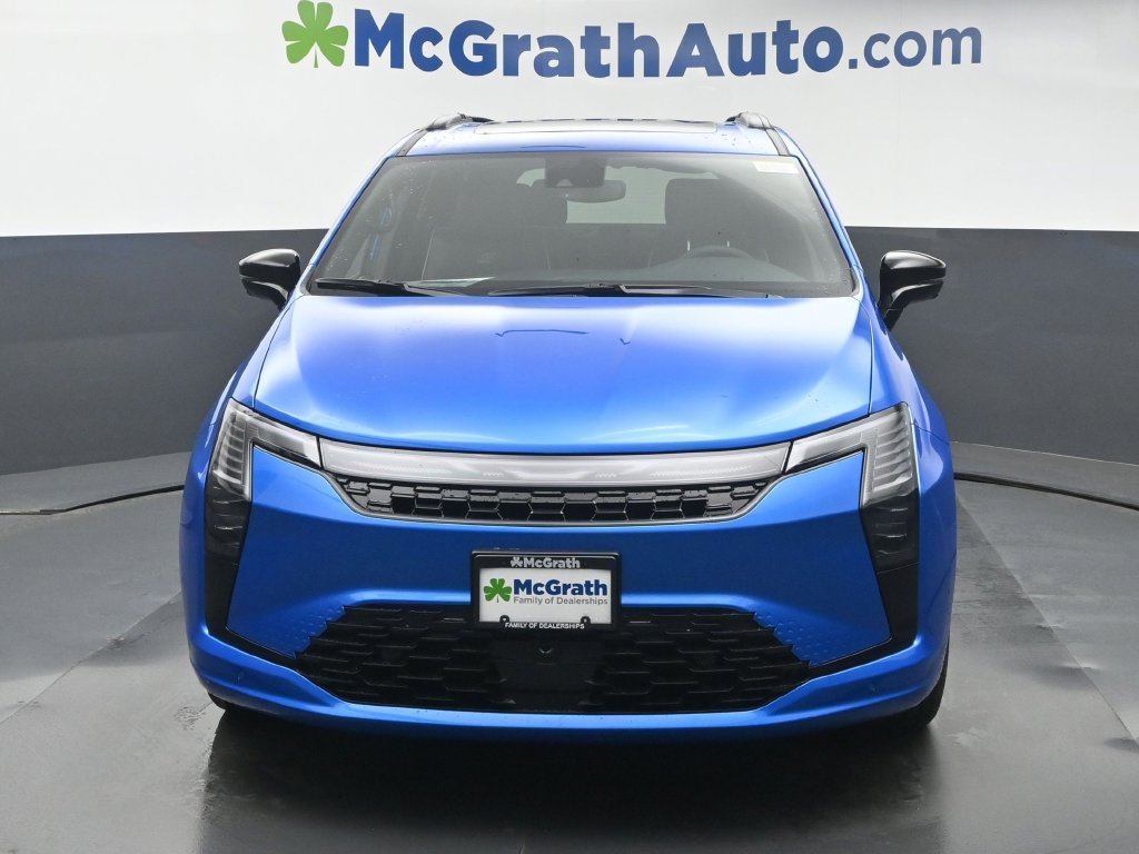 New 2027 Hydro Blue Pearl-Coat Paint Chrysler Limited image 5