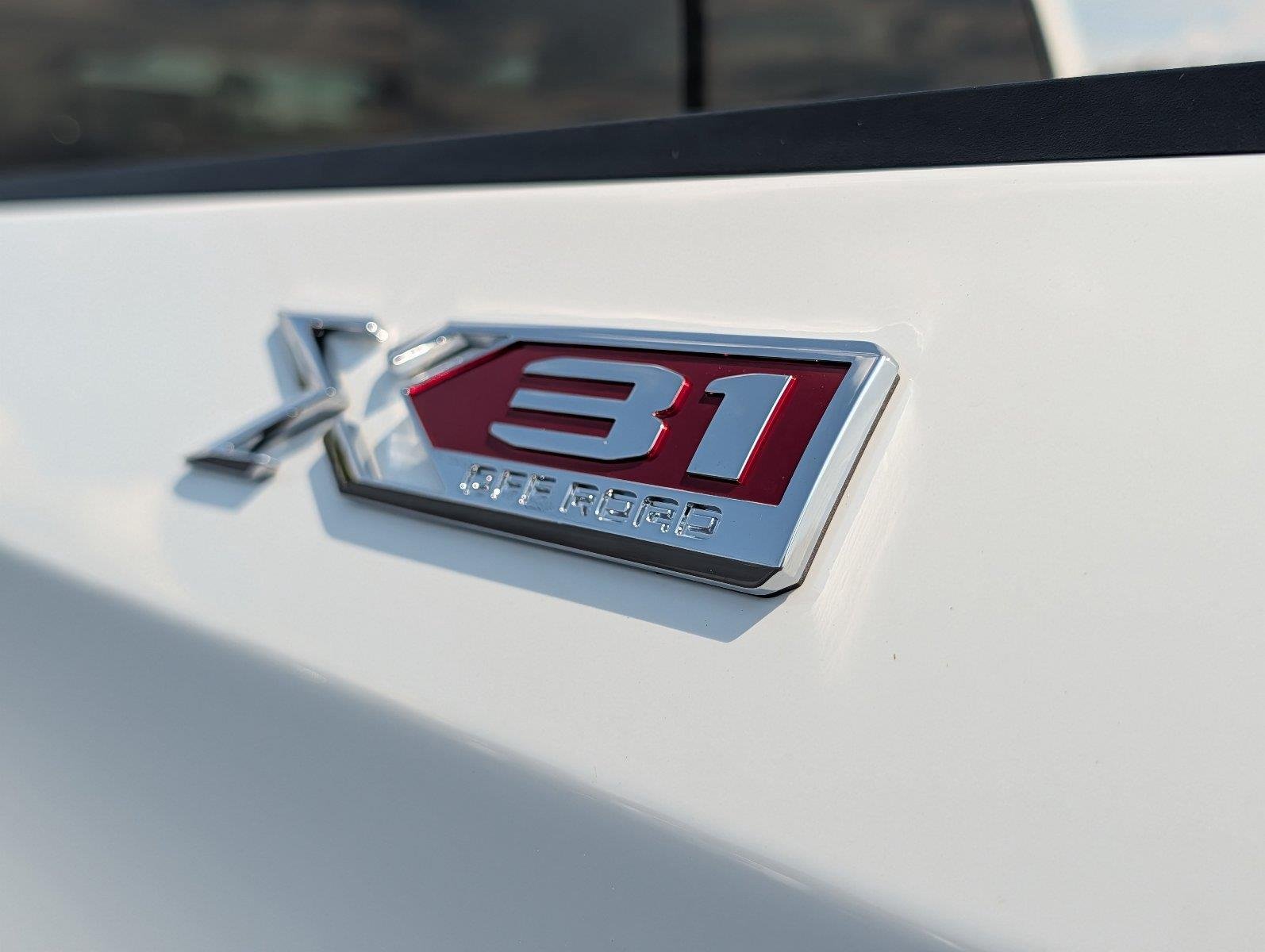 New 2026 Summit White GMC SLT image 37