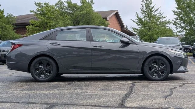 Used 2023 Gray Hyundai SEL image 8