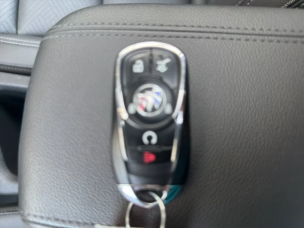 Used 2023 Sapphire Buick Essence image 28