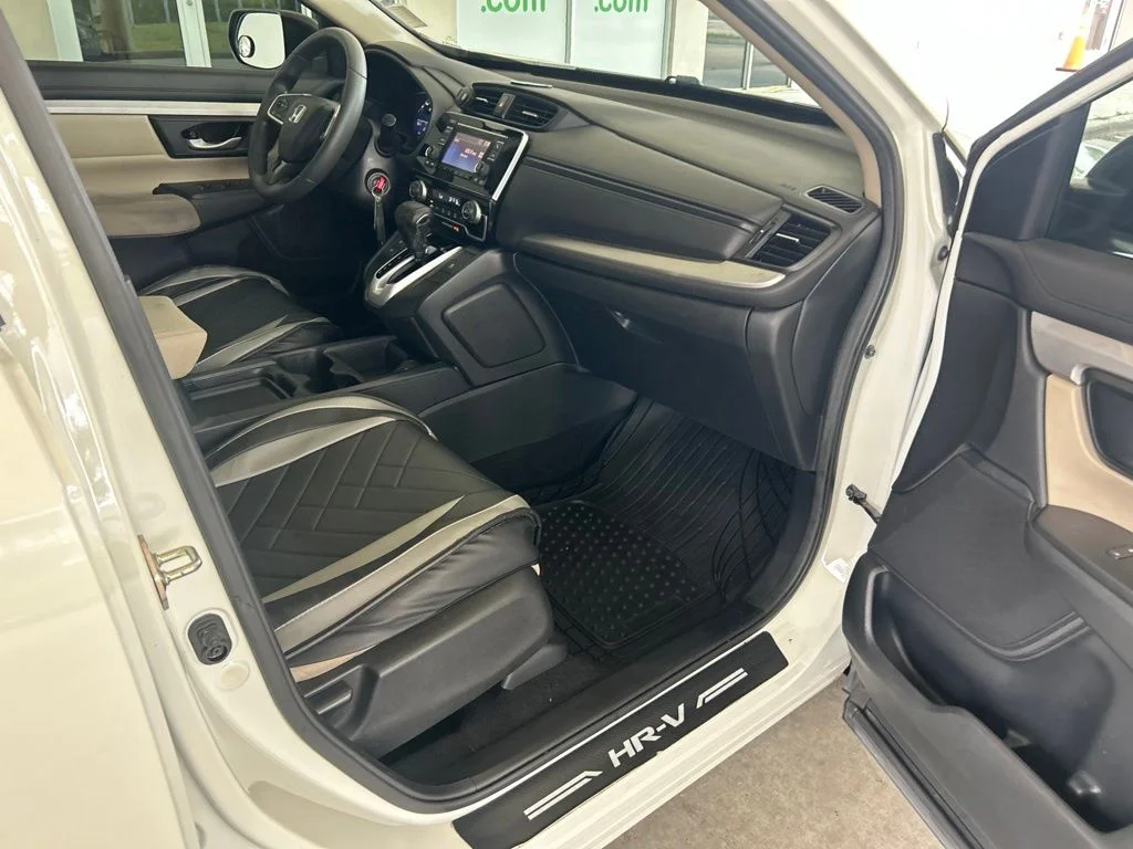 Used 2018 White Honda LX image 23
