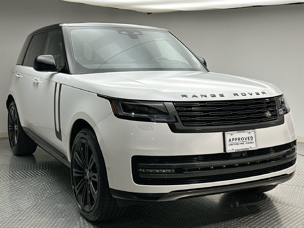 Used 2025  Land Rover SE image 15