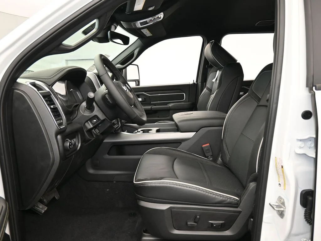 New 2026 Bright White Clear-Coat Exterior Paint RAM Laramie image 11