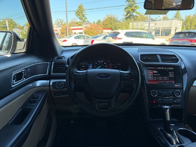 Used 2016 White Platinum Clearcoat Metallic Ford XLT image 14