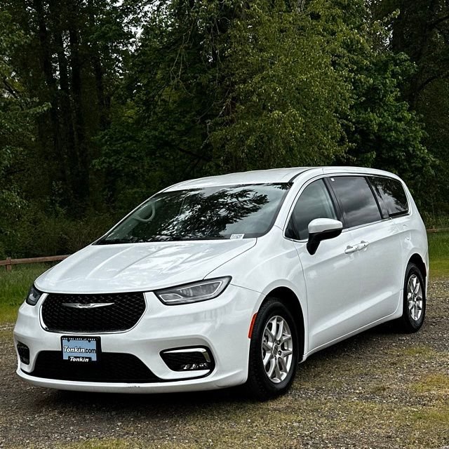 Used 2023 Bright White Clearcoat Chrysler Touring L image 4