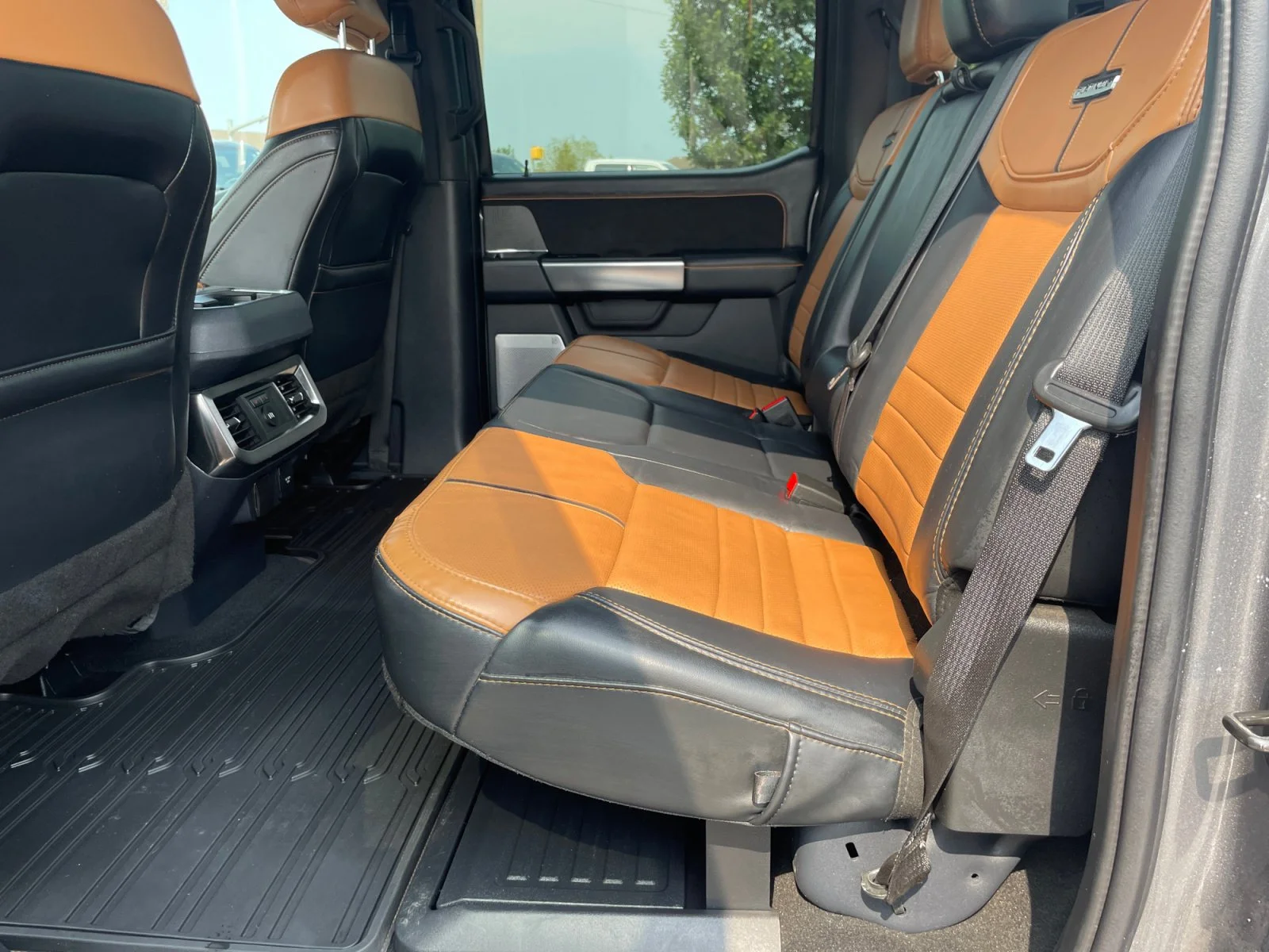Used 2024 GRAY Ford PLATINUM SuperCrew image 18