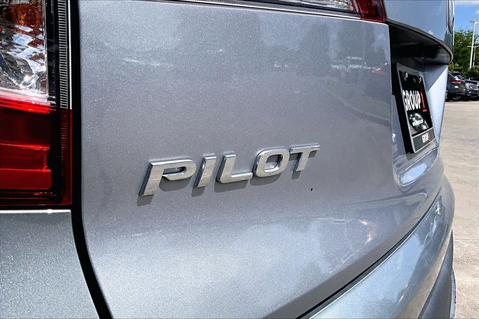 Used 2019 Lunar Silver Metallic Honda Touring 8-Passenger image 29