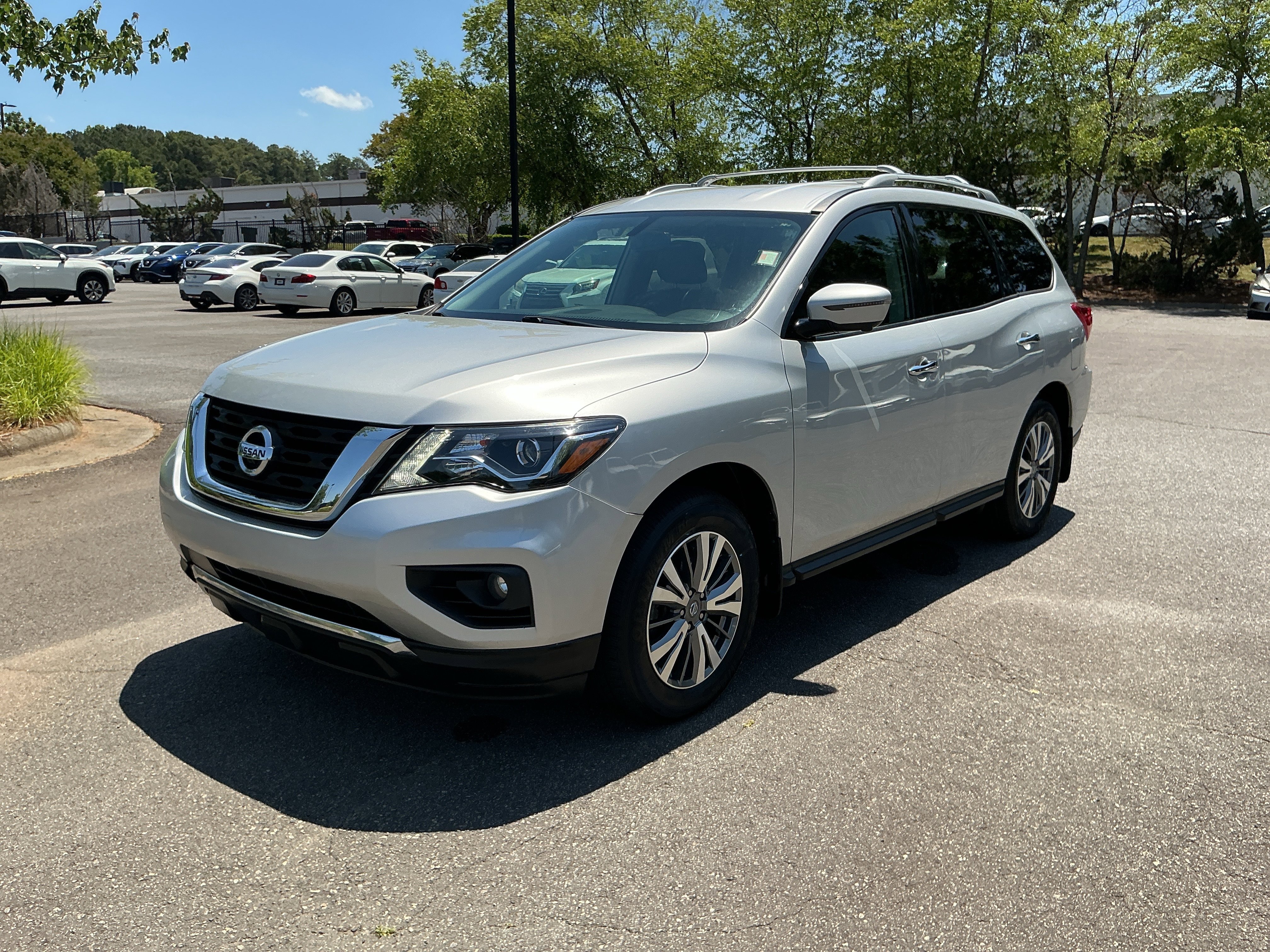 2020 Nissan Pathfinder SL 4WD's photo