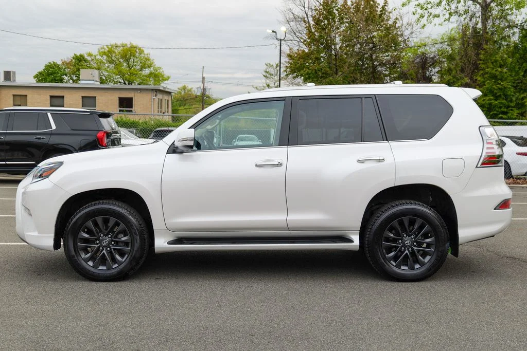 Used 2023 White Pearl Lexus 460 image 4