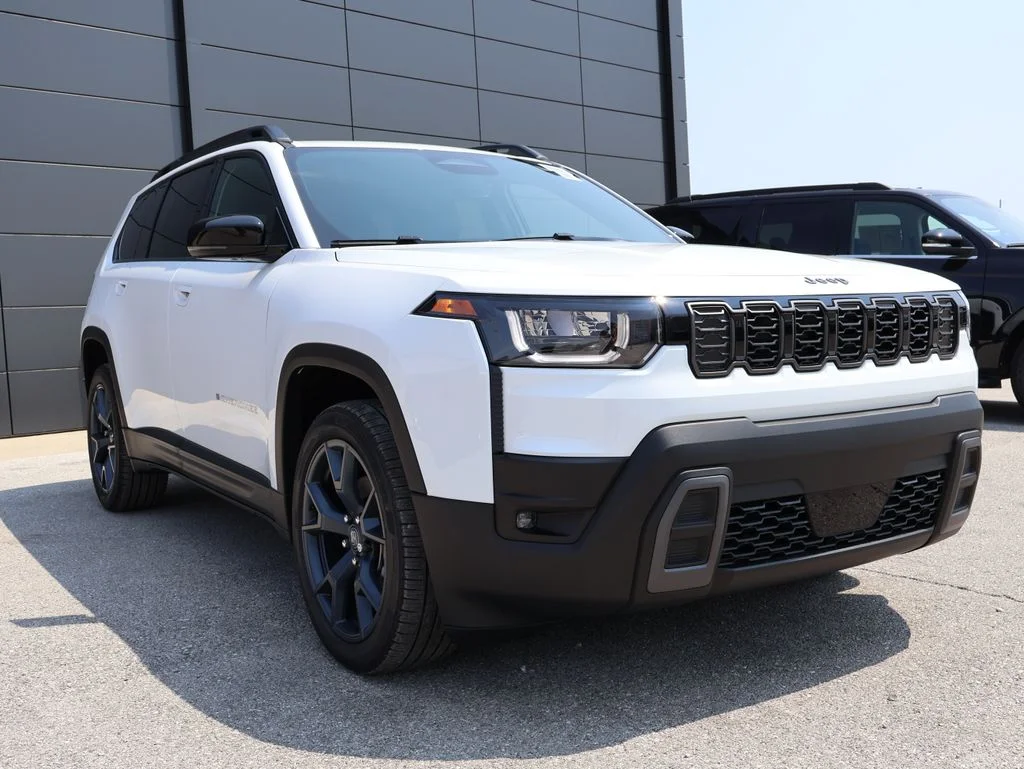 New 2026 Bright White Clear-Coat Exterior Paint Jeep Laredo image 6
