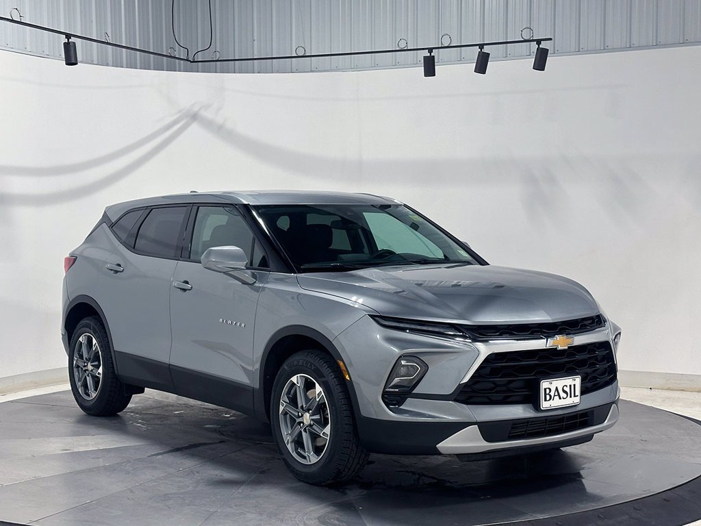 Used 2025 Gray Chevrolet LT image 39