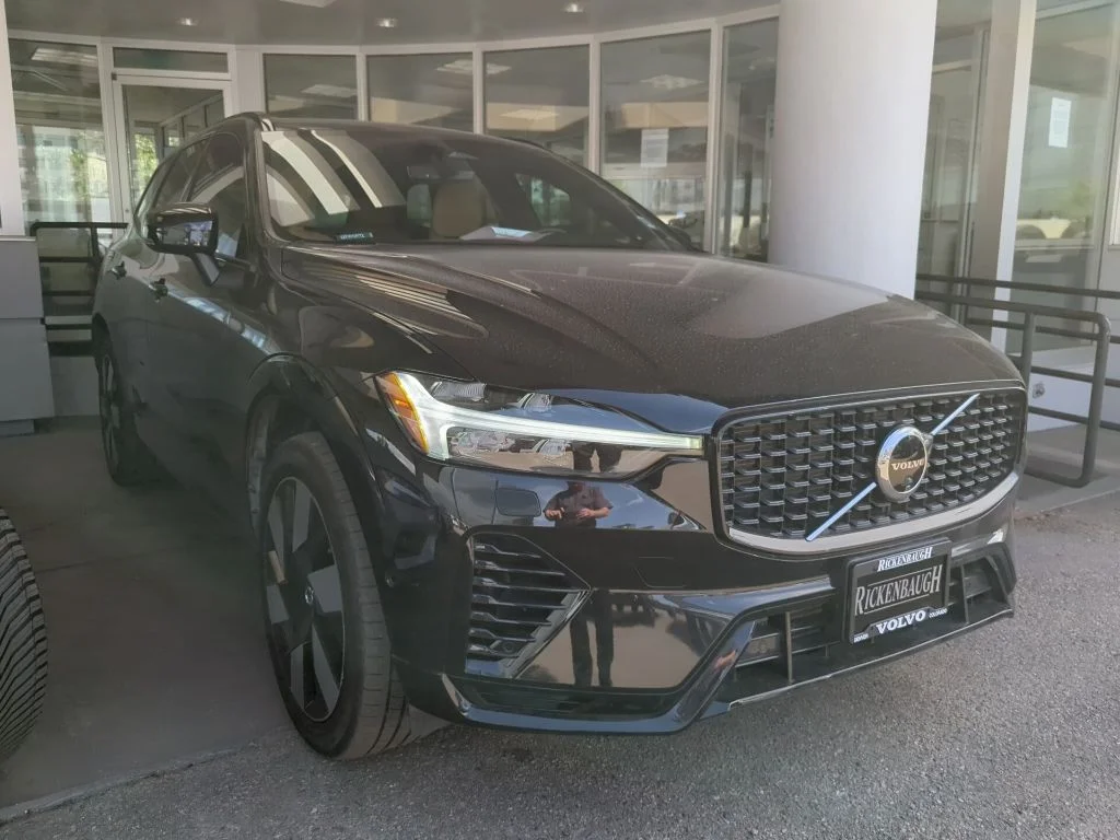 2024 Volvo XC60 T8 Ultimate Dark Theme AWD's photo
