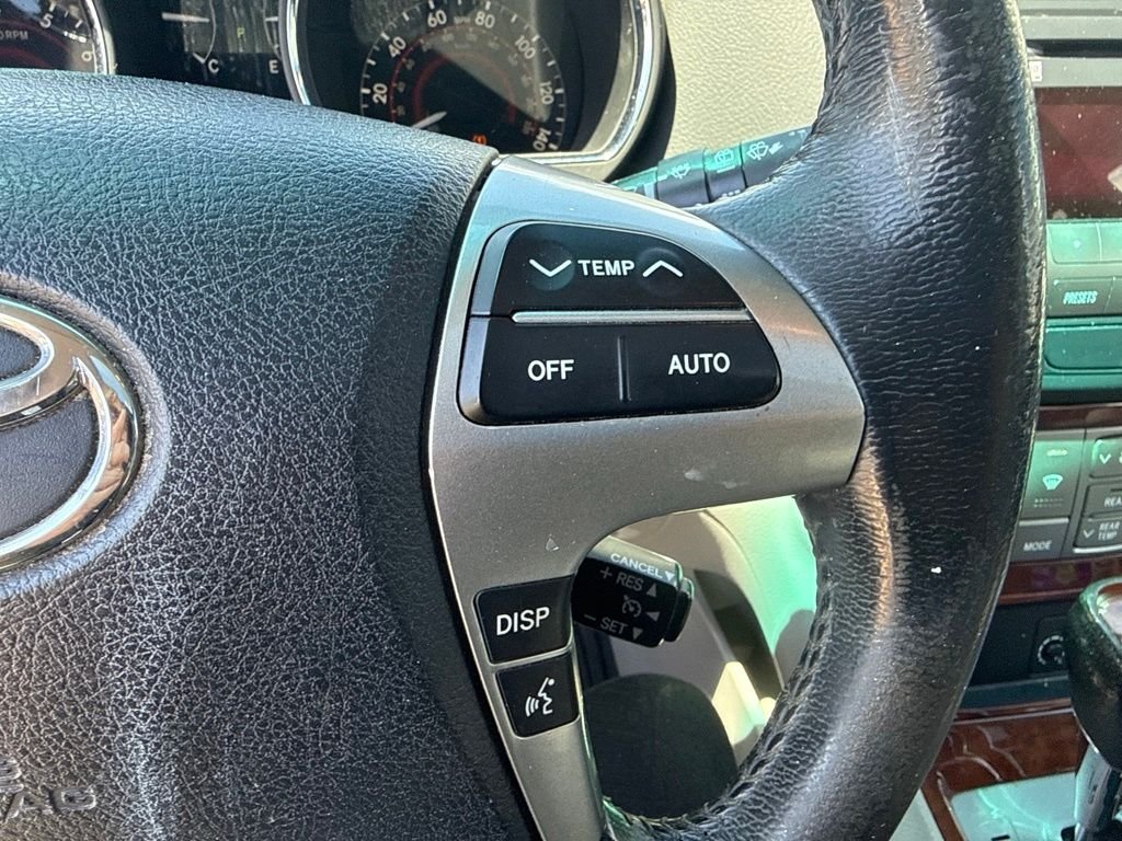 Used 2011 Silver Toyota Limited image 27