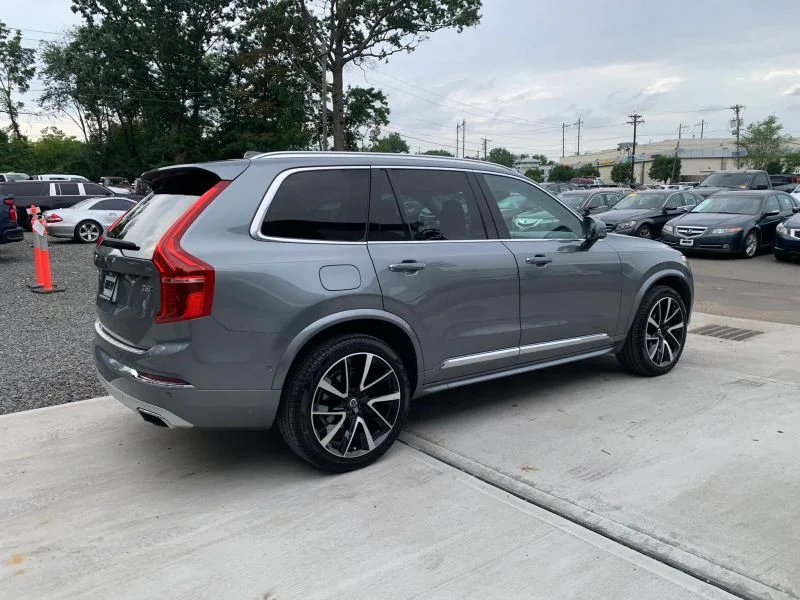 Used 2019 Gray Volvo T6 Inscription Sport Utility 4D image 9
