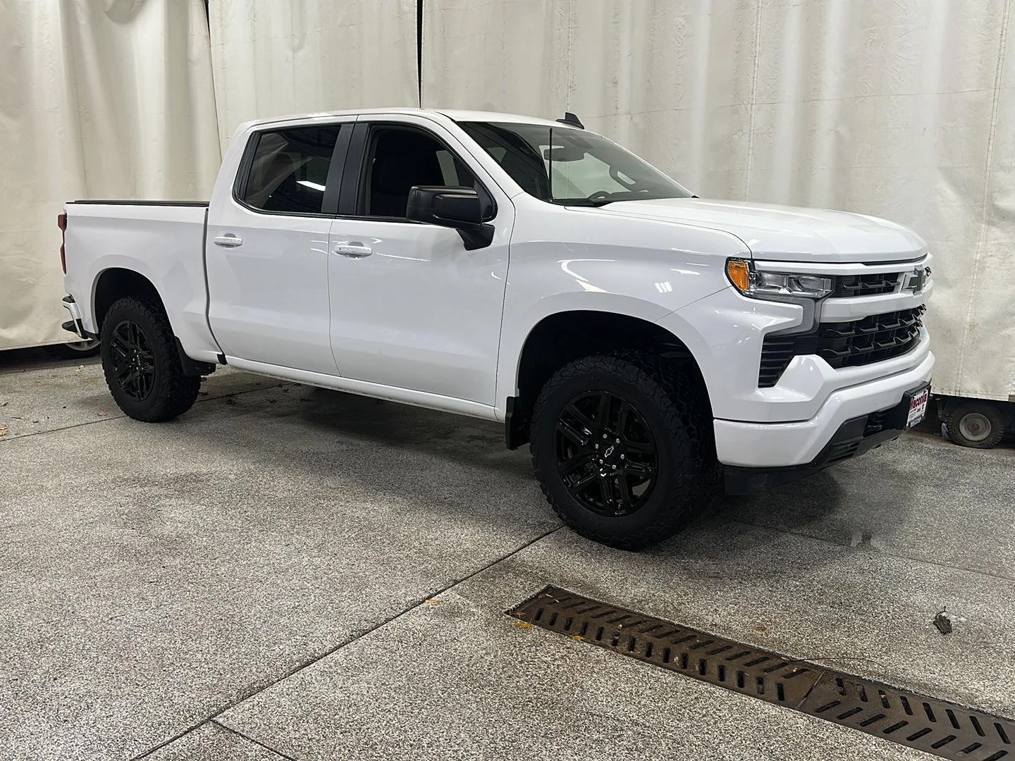 Used 2024 Summit White Chevrolet RST image 7